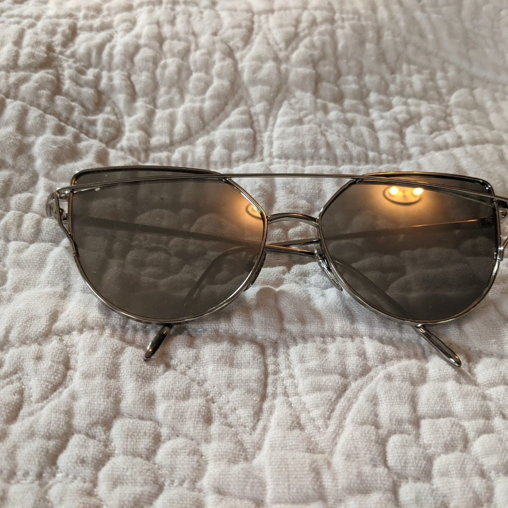 Reflective Geometric Sunglasses - Picture 2 of 3